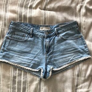 Pacsun Bullhead shorts with lace trim